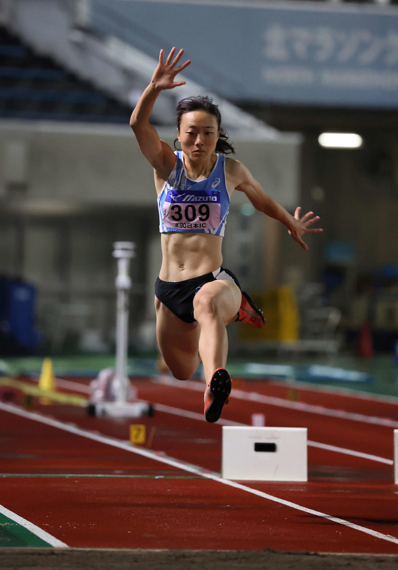 女子三段跳び決勝に臨んだ内山