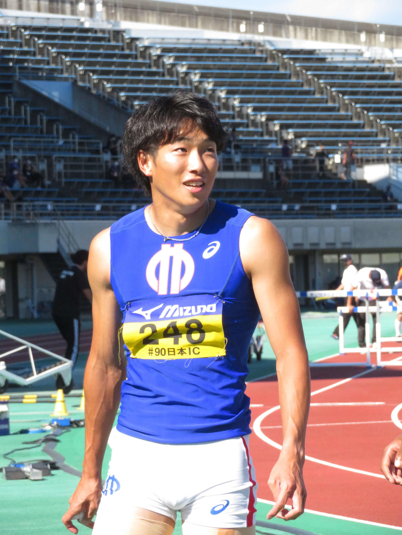 男子110メートル障害決勝後、電光掲示板を見つめる泉谷駿介（撮影・近藤由美子）