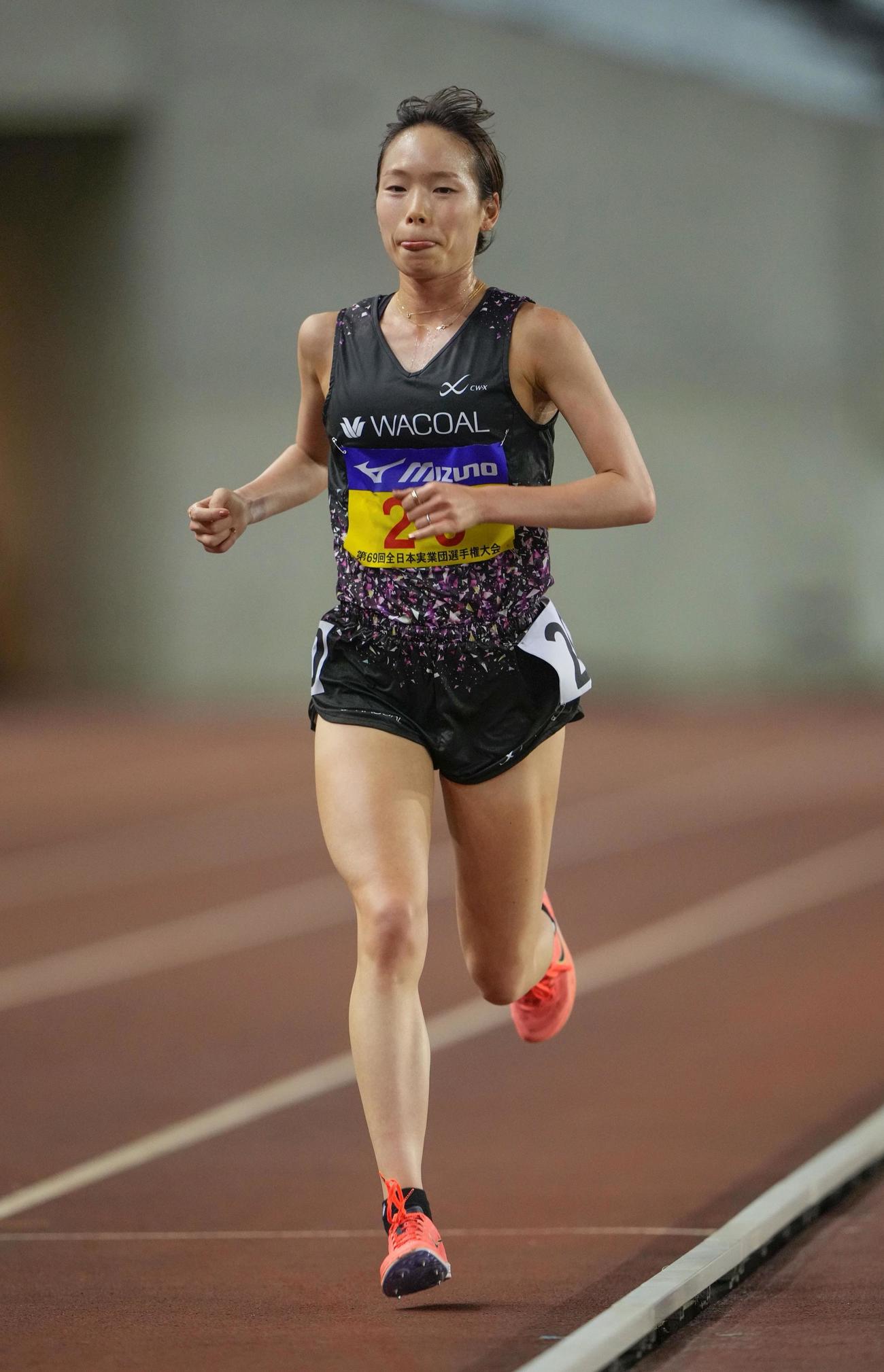 女子1万メートルで27位だった一山麻緒（共同）