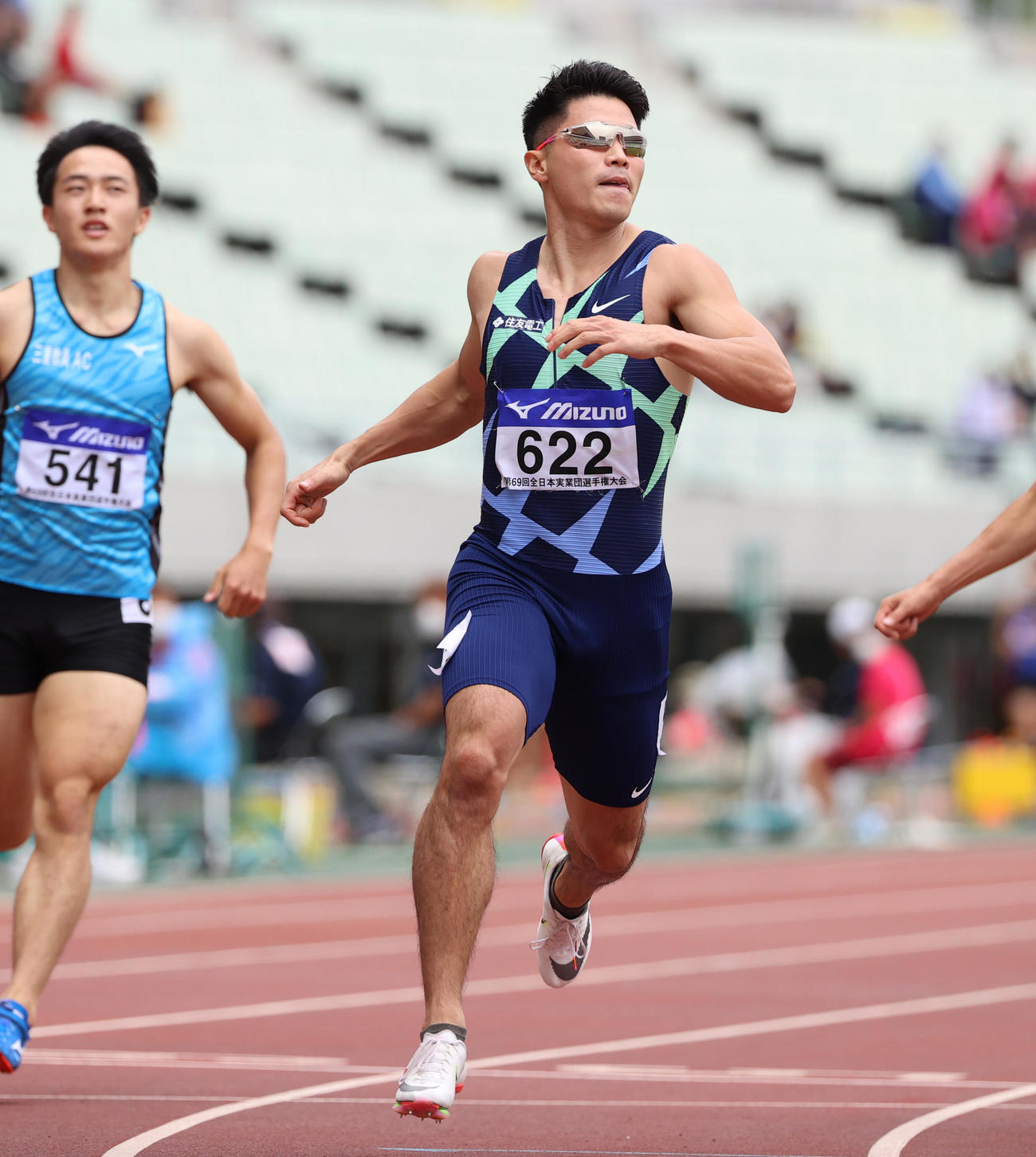 男子200メートル決勝　20秒55で優勝する小池祐貴（撮影・清水貴仁）