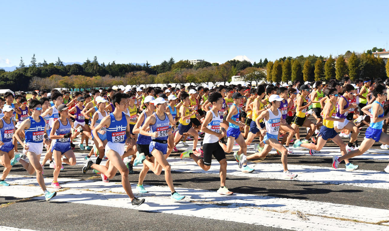 箱根駅伝予選会でスタートする選手たち（撮影・柴田隆二）