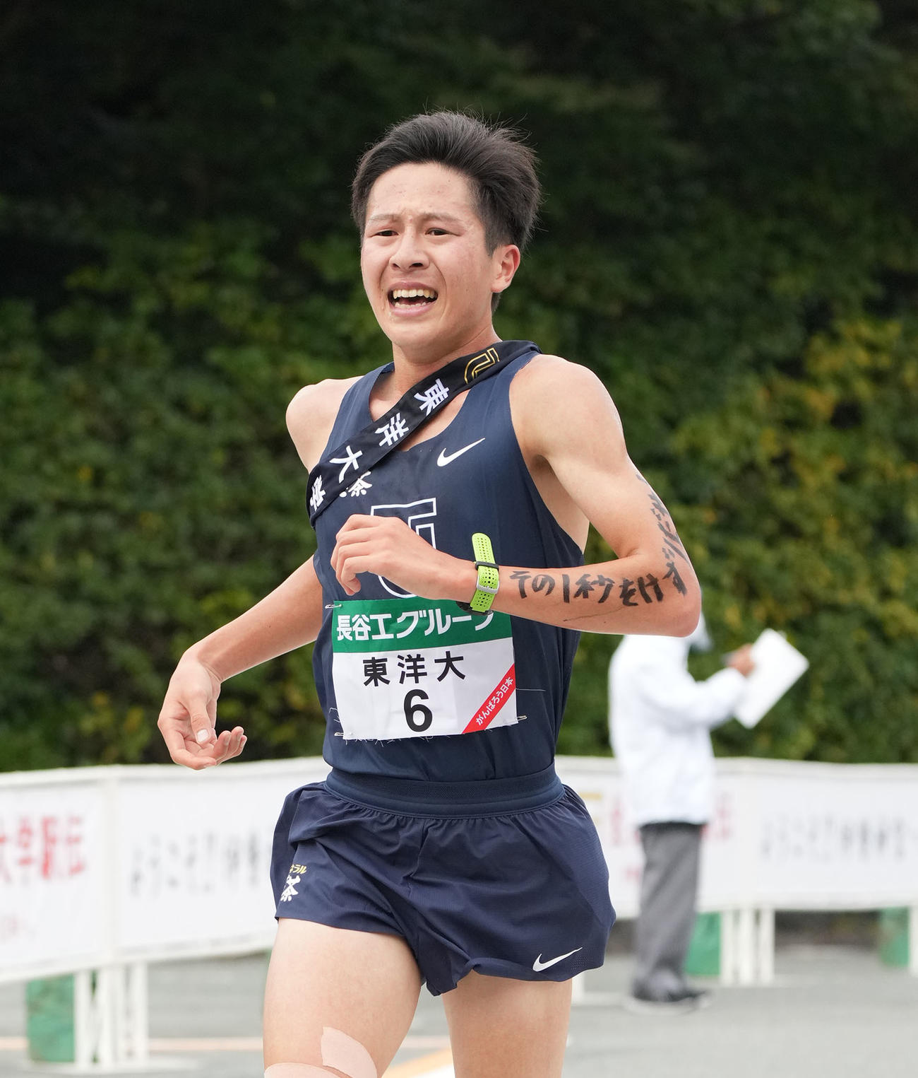 第53回全日本大学駅伝　10位でゴールする東洋大・宮下（撮影・森本幸一）