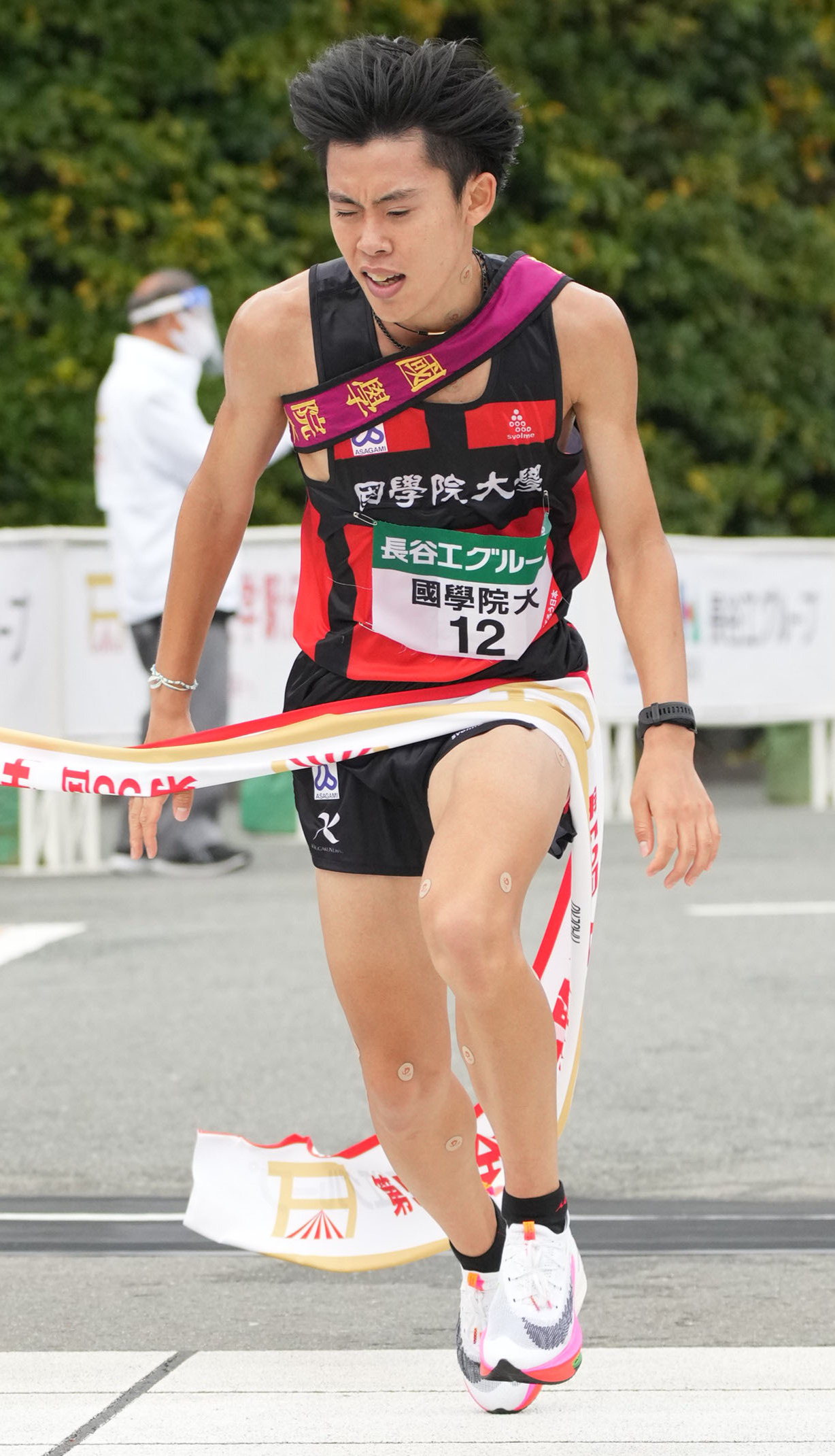 第53回全日本大学駅伝　4位でゴールする国学院大・伊地知（撮影・森本幸一）