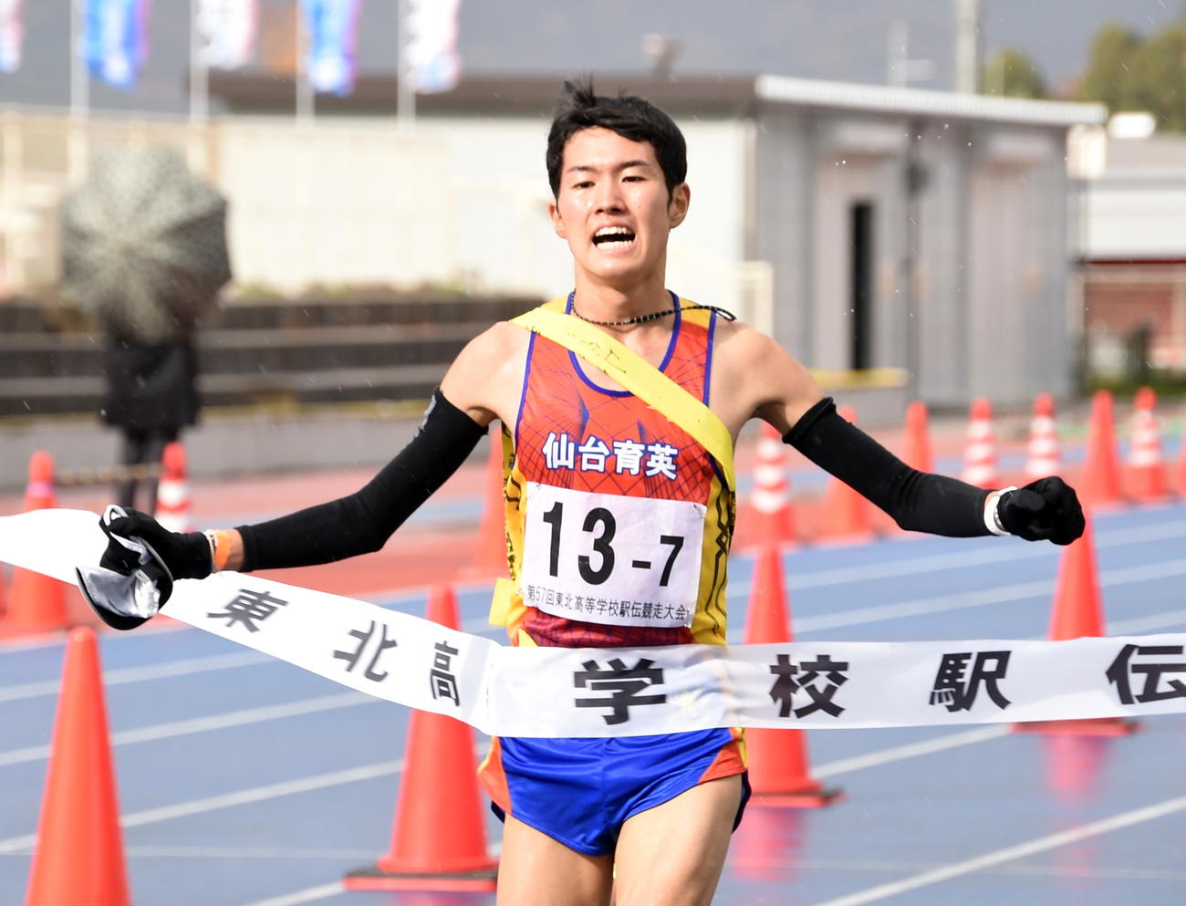アンカー勝負を制し、チームを優勝に導いた仙台育英7区・後村
