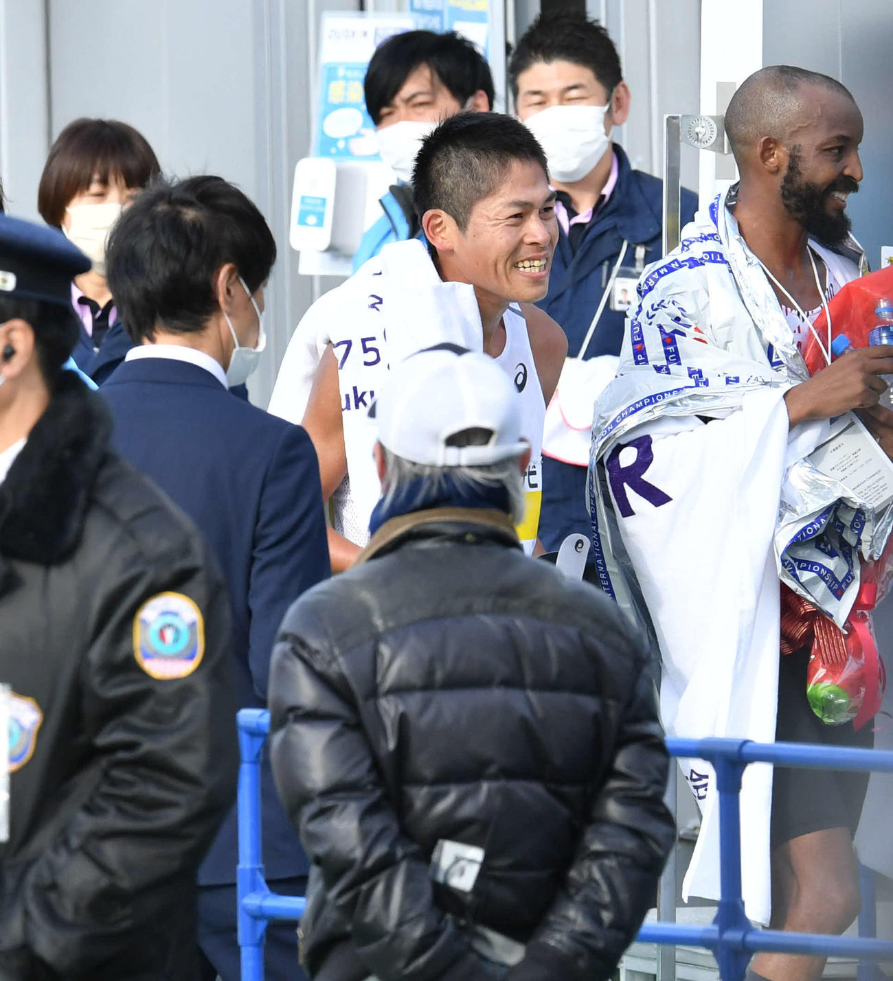 レースを終えて引き揚げる川内優輝（撮影・岩下翔太）