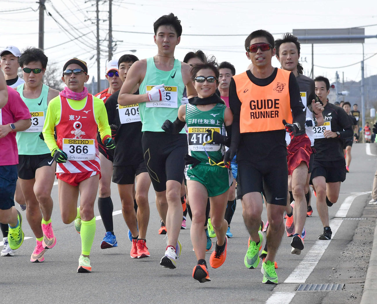 7キロ付近、笑顔で力走する道下美里（撮影・岩下翔太）