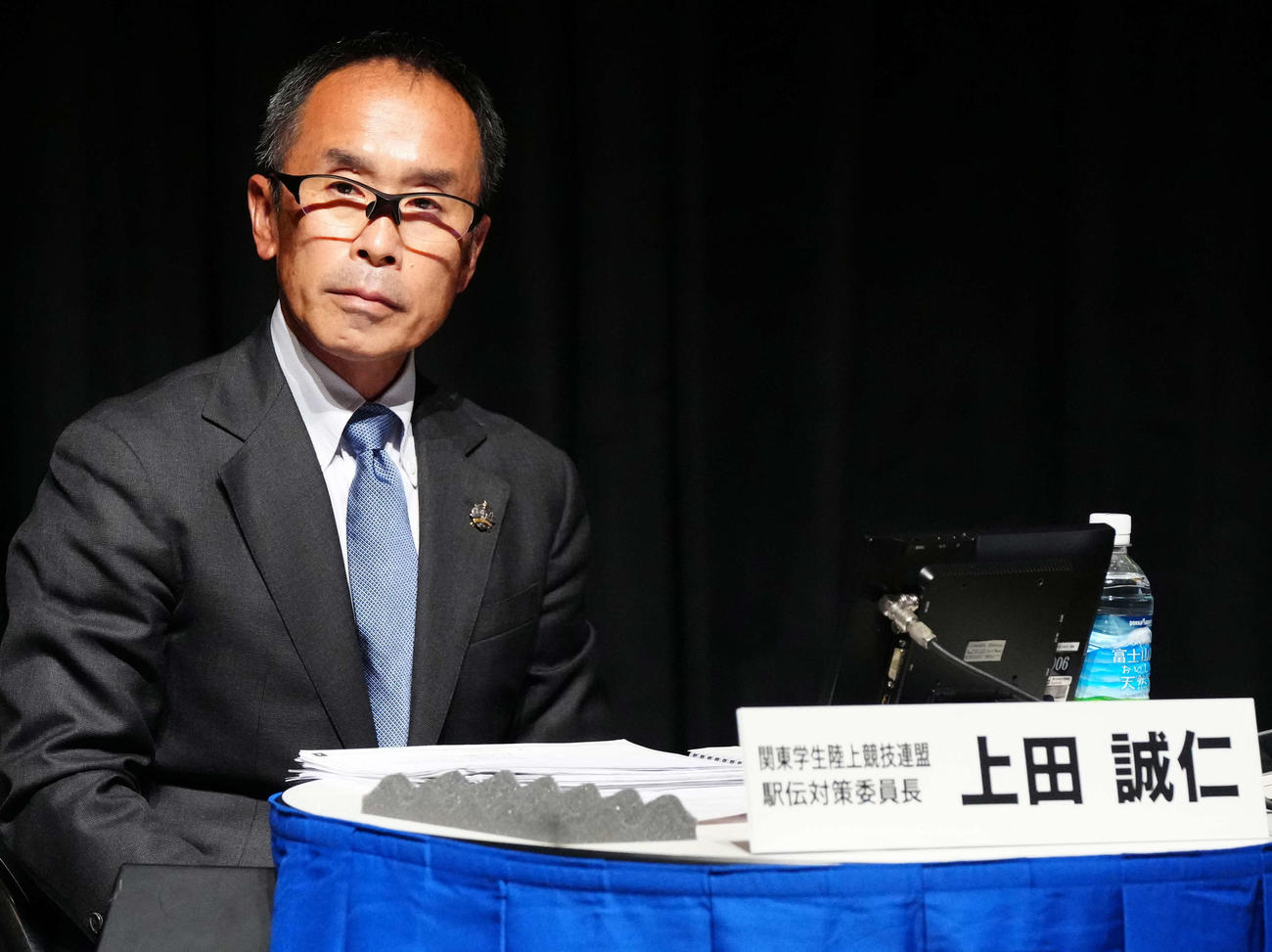 オンラインでの箱根駅伝監督トークバトルでコーディネーターを務める上田氏（撮影・江口和貴）
