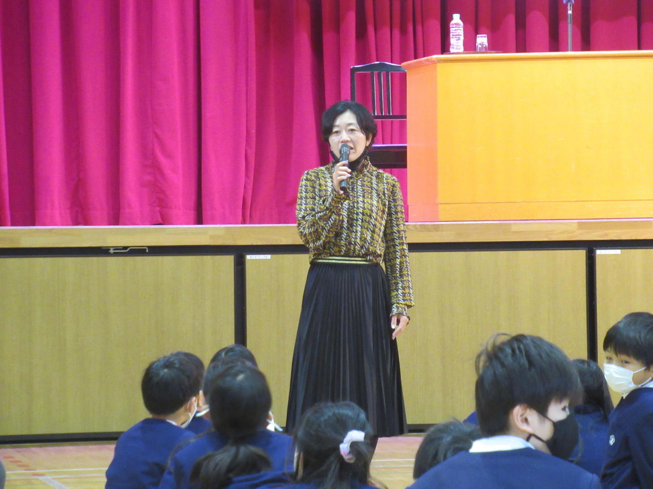 野口みずき氏は、大阪市内の小学校で特別授業を行った（撮影・益田一弘）＝2021年12月15日、大阪市内
