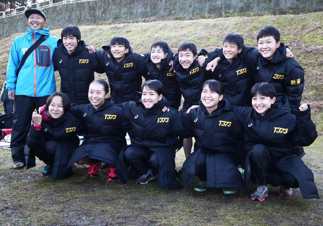 全国中学駅伝・新潟県大会で男女アベック優勝の十日町南メンバー（2021年11月5日撮影）