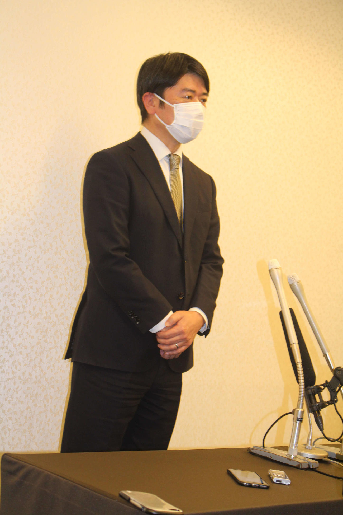 優勝旗紛失の経緯を説明する富士通の担当者