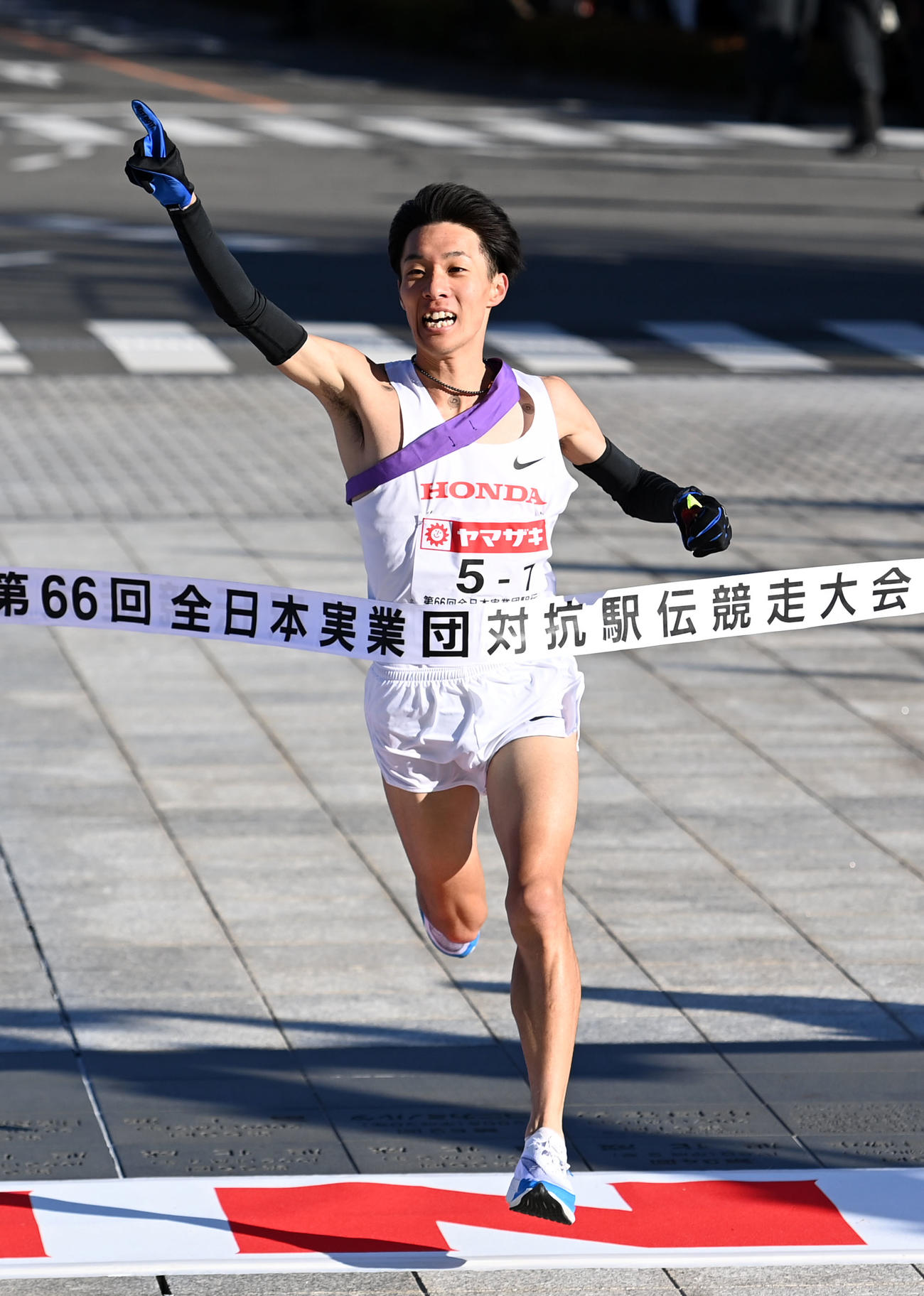 7区土方がゴールしHondaが初優勝を果たす（撮影・横山健太）