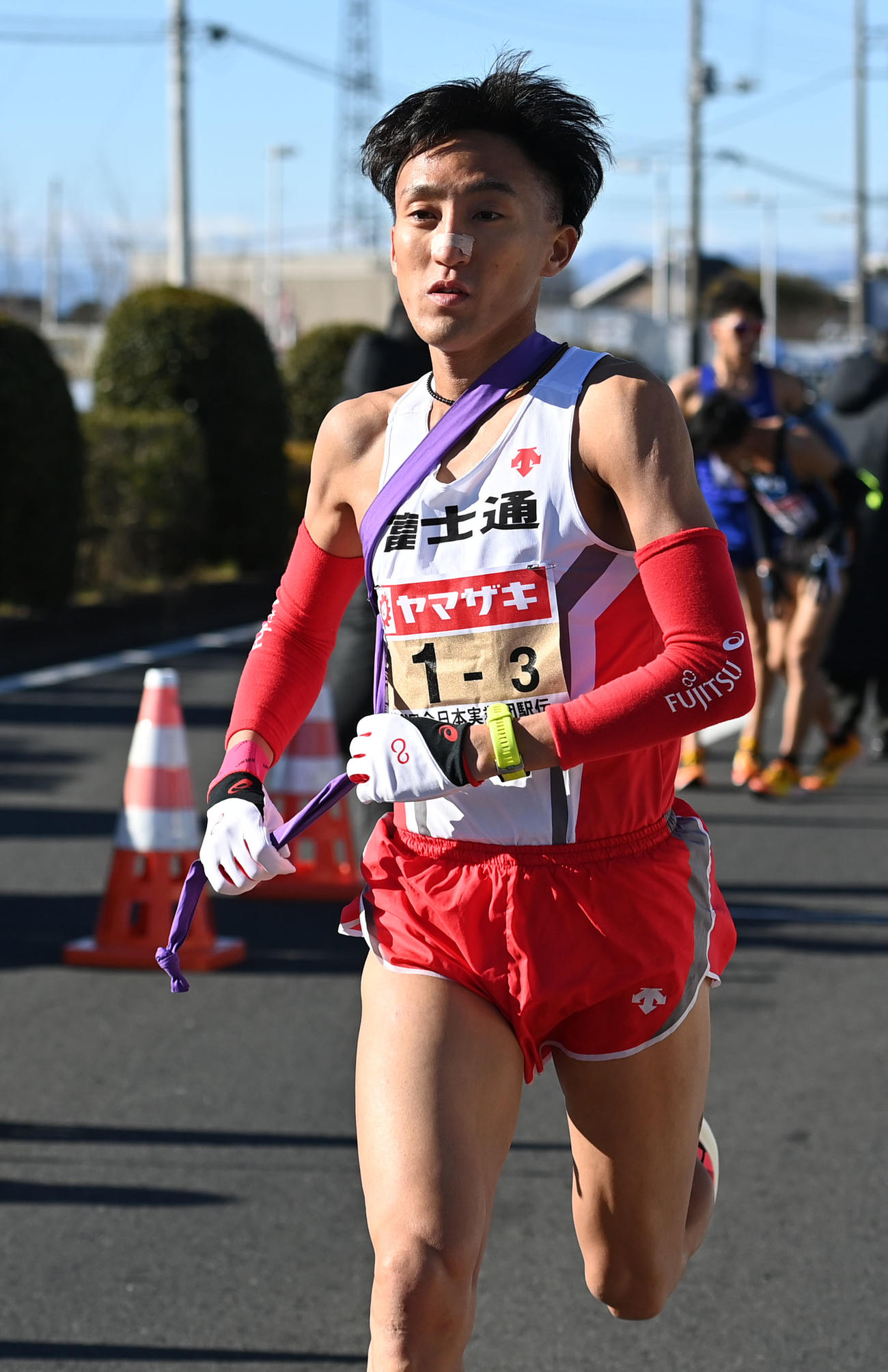 第2中継所をスタートする富士通3区潰滝（撮影・横山健太）