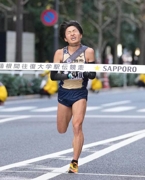 5位でゴールする東京国際大10区野沢（撮影・菅敏）