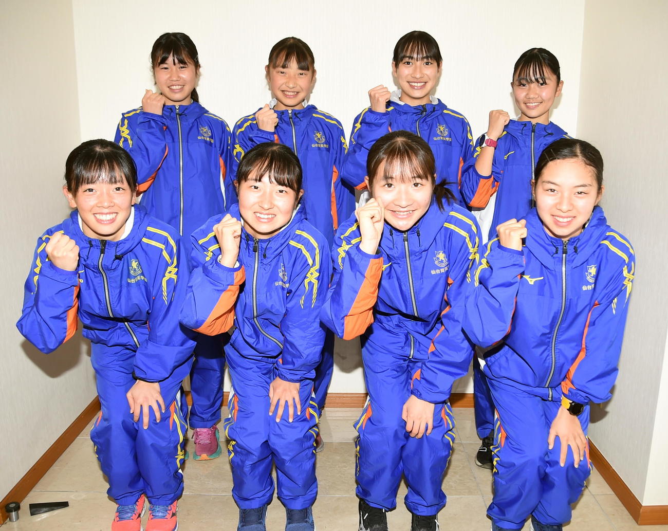 昨年3位から頂点を目指す女子の仙台育英。前列左から武田、山中、米沢、杉森、後列左から渡辺、須郷、壁谷、鈴木（撮影・山田愛斗）