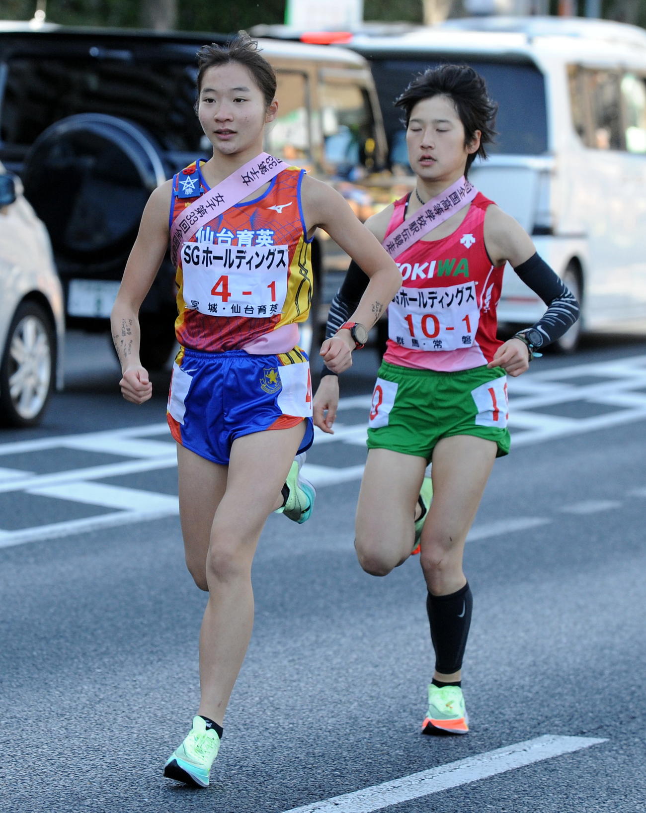 1区区間賞を獲得した仙台育英・米沢（左）