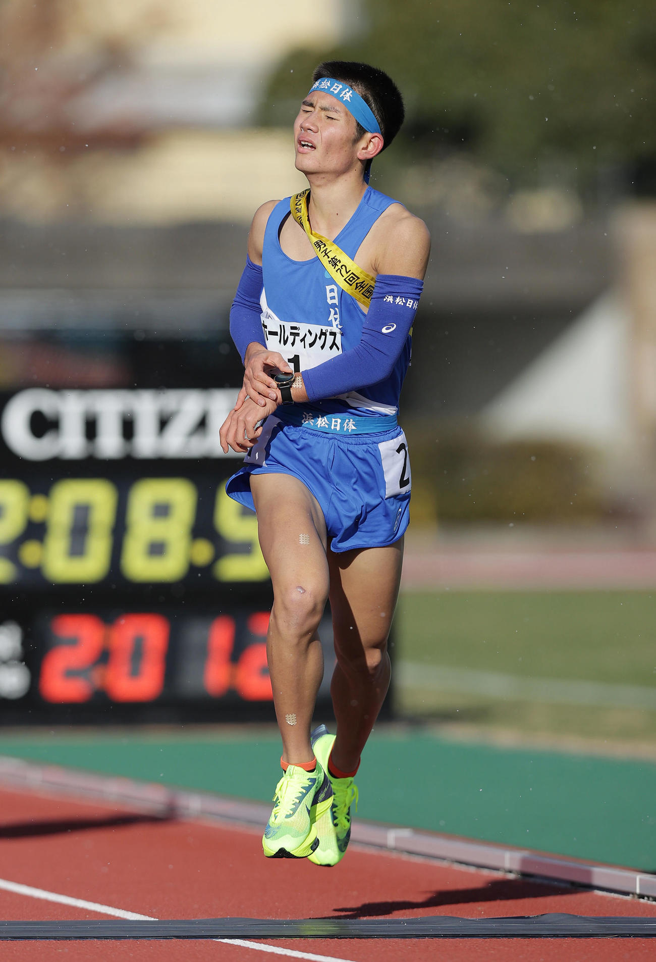 全国高校駅伝・男子　36位でゴールする浜松日体アンカーの須田（撮影・前田充）