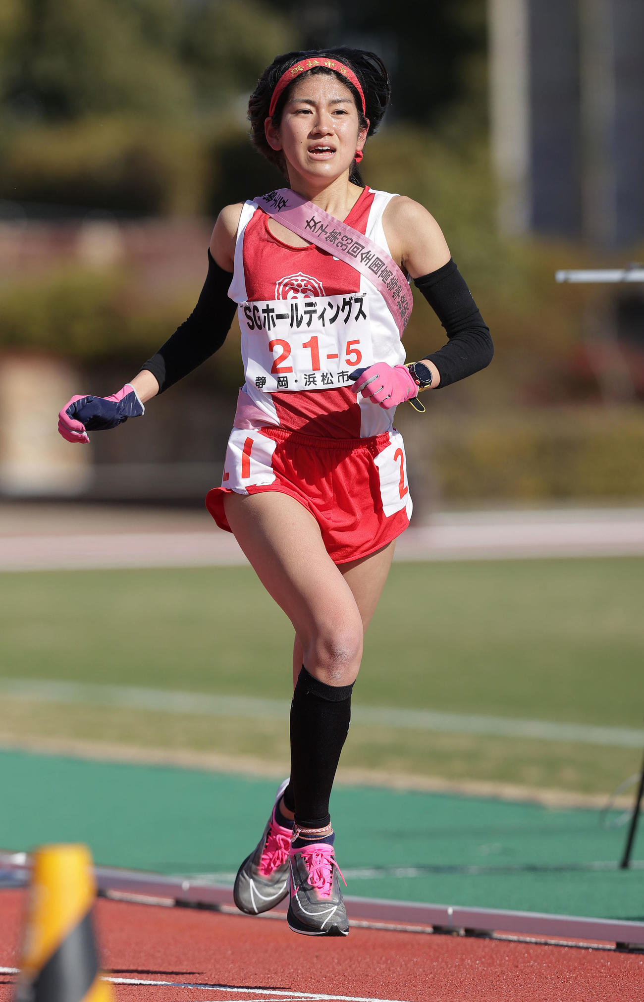 全国高校駅伝・女子　23位でゴールする浜松市立アンカーの伊藤（撮影・前田充）