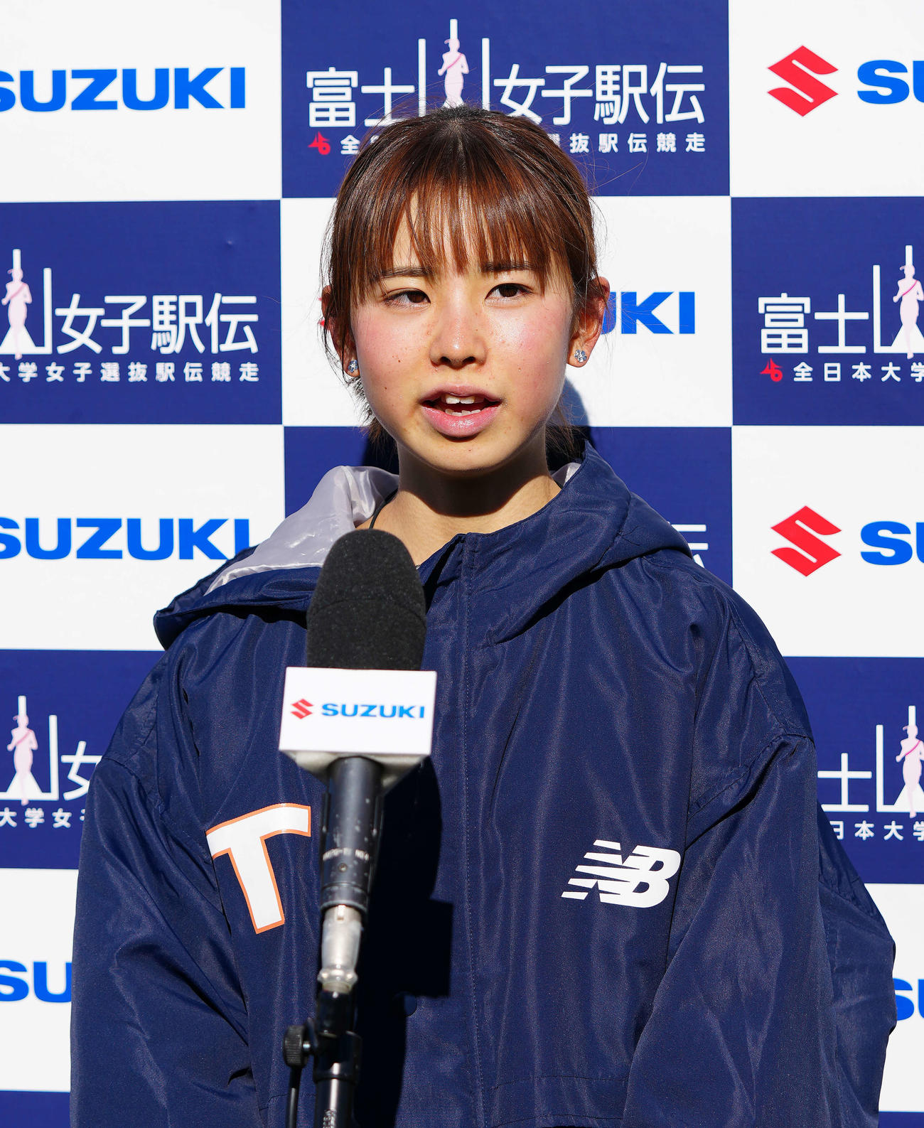 レース後、インタビューに応じる拓大・不破（撮影・江口和貴）