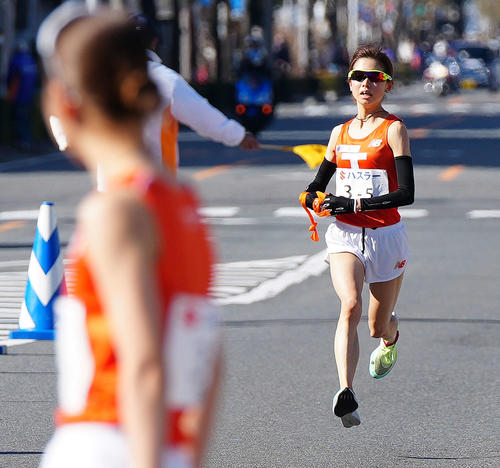 第5中継所に向かう拓大5区不破（撮影・江口和貴）