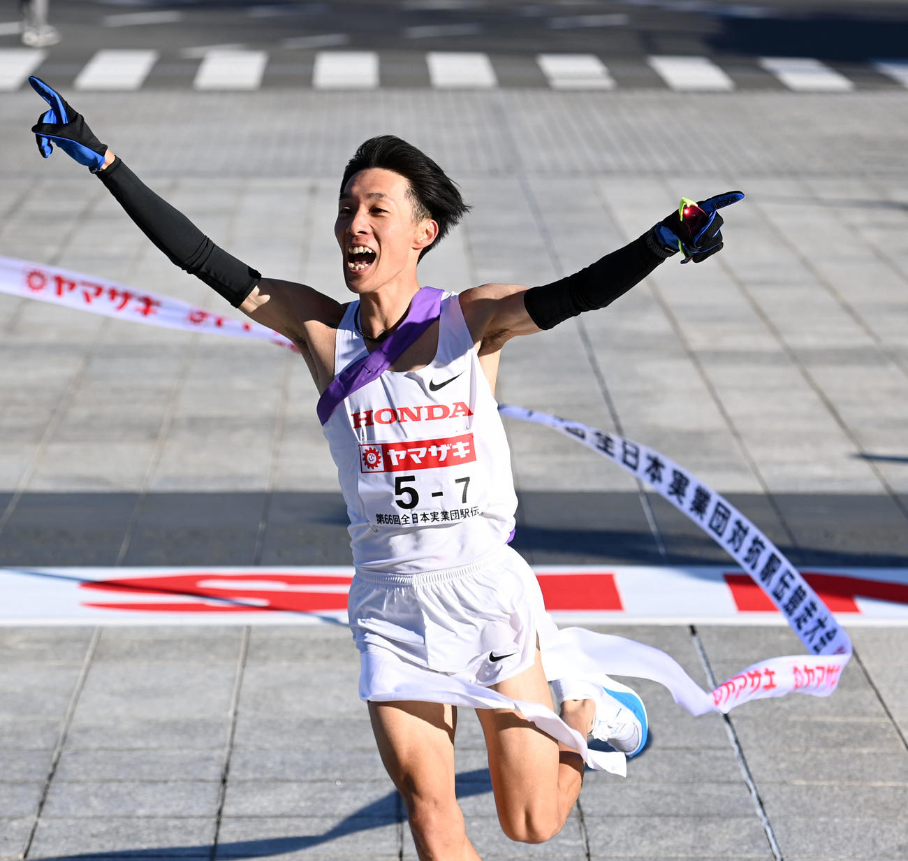 7区土方がゴールしHondaが初優勝を果たす（撮影・横山健太）