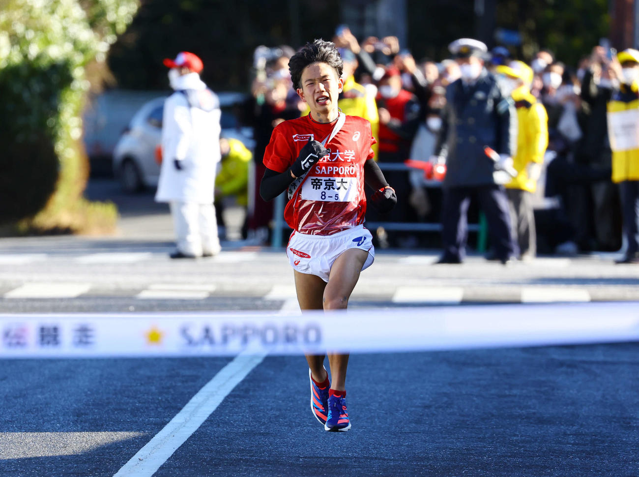往路2位で最後の直線を走る帝京大・細谷（撮影・垰建太）