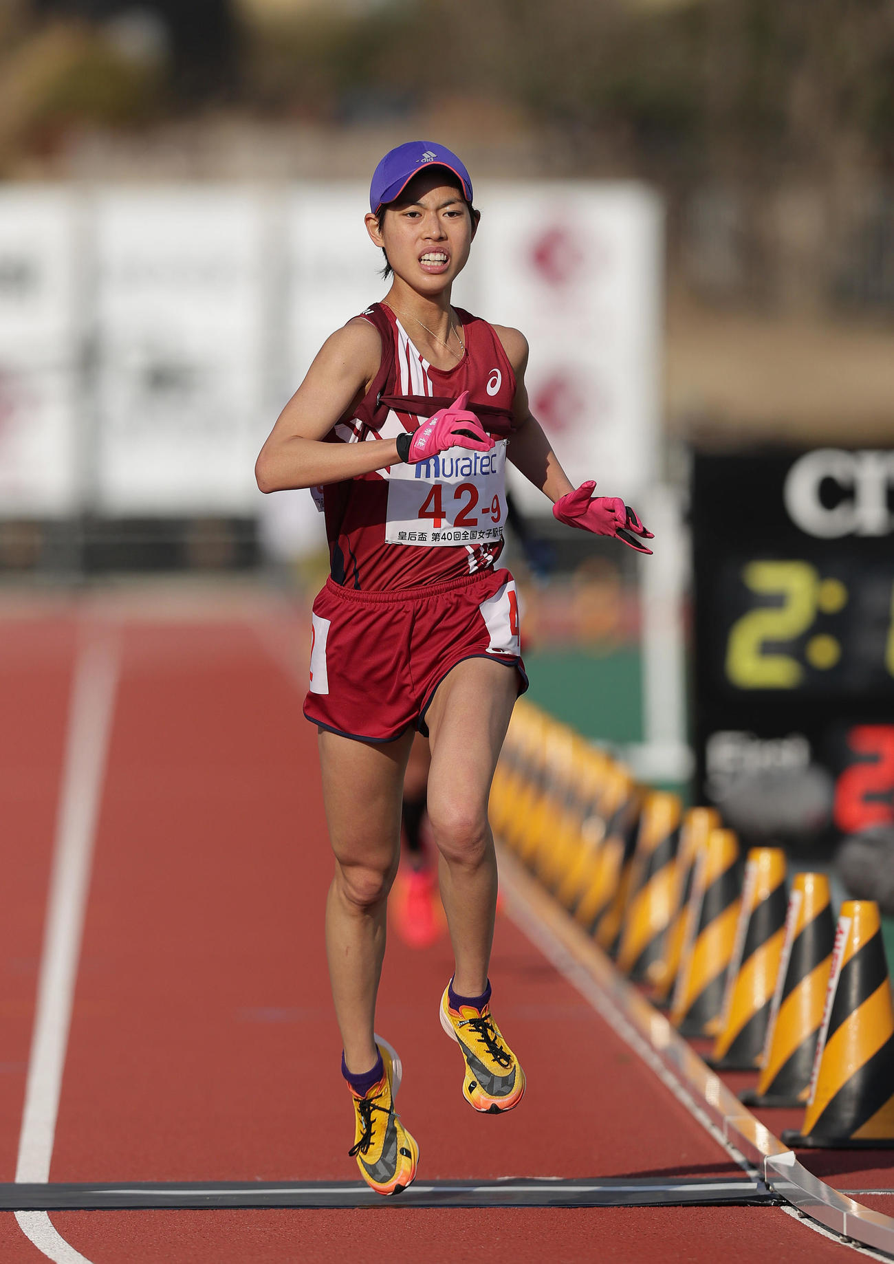 5位でゴールする長崎アンカーの広中（撮影・前田充）