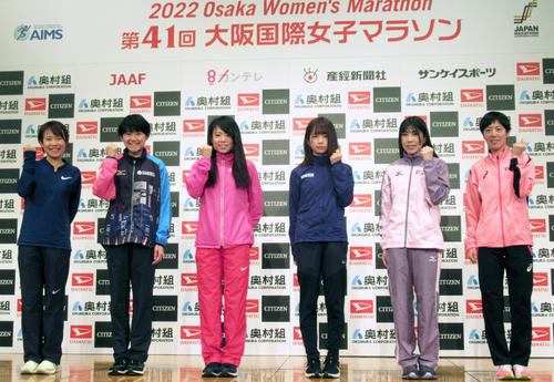 大阪国際女子マラソンに出場する左から萩原、上杉、松田、佐藤、阿部、松下