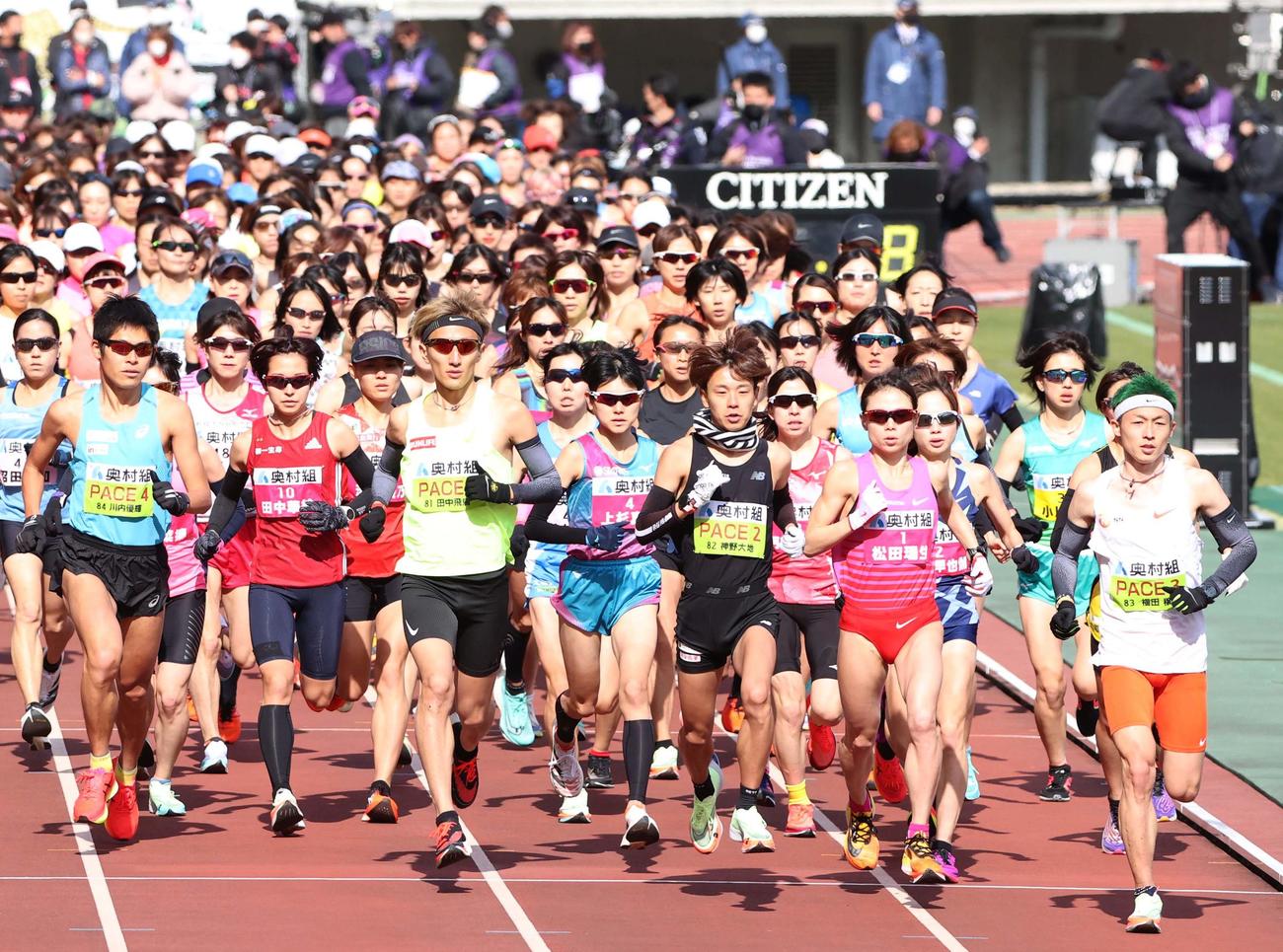 川内優輝（左）は大阪国際女子マラソンのペースメーカーを務める（撮影・上田博志）