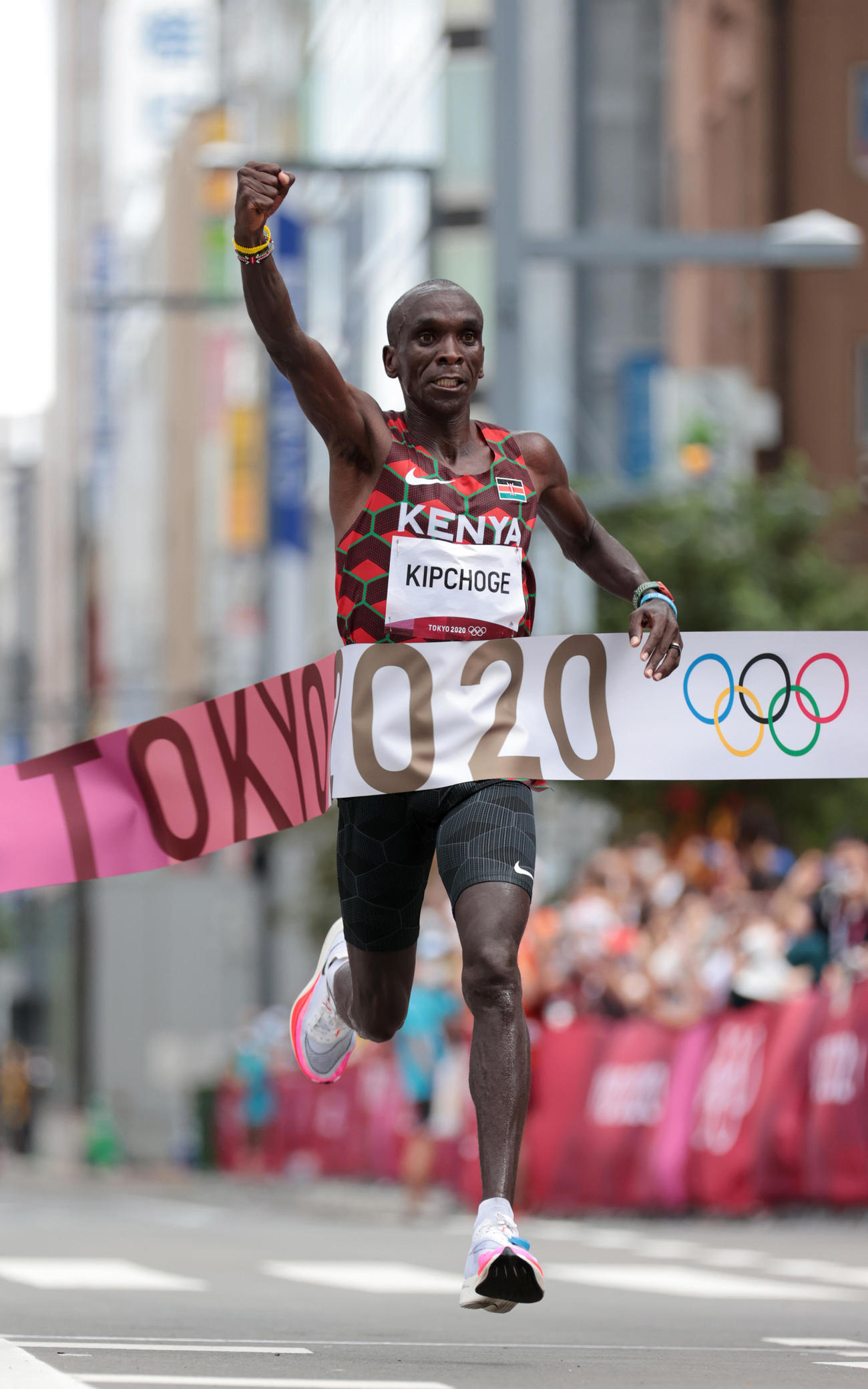 東京五輪マラソンでゴールするキプチョゲ（2021年8月8日）