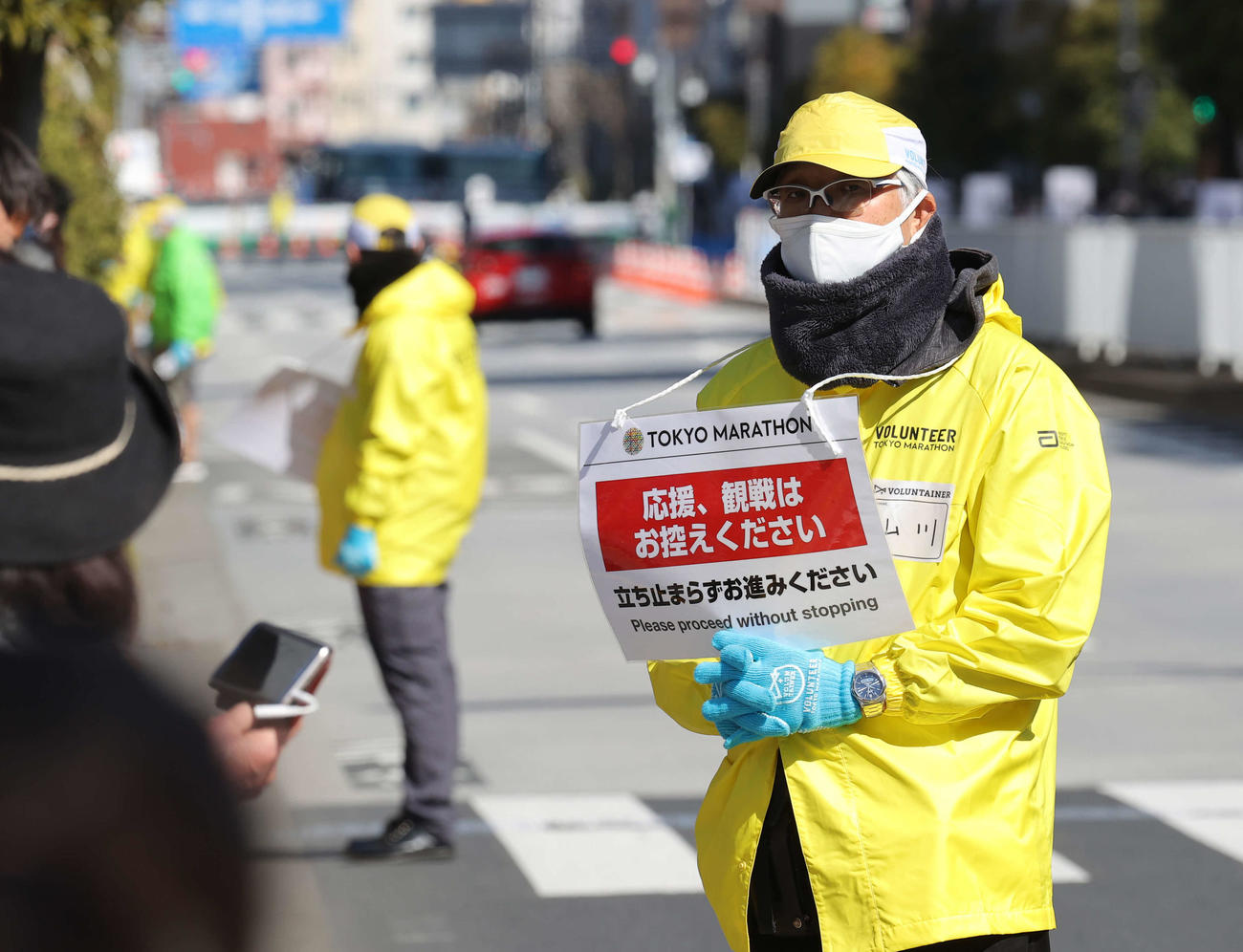 沿道では観戦自粛が呼びかけられた