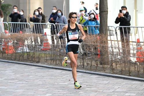 41キロ過ぎを通過する新谷
