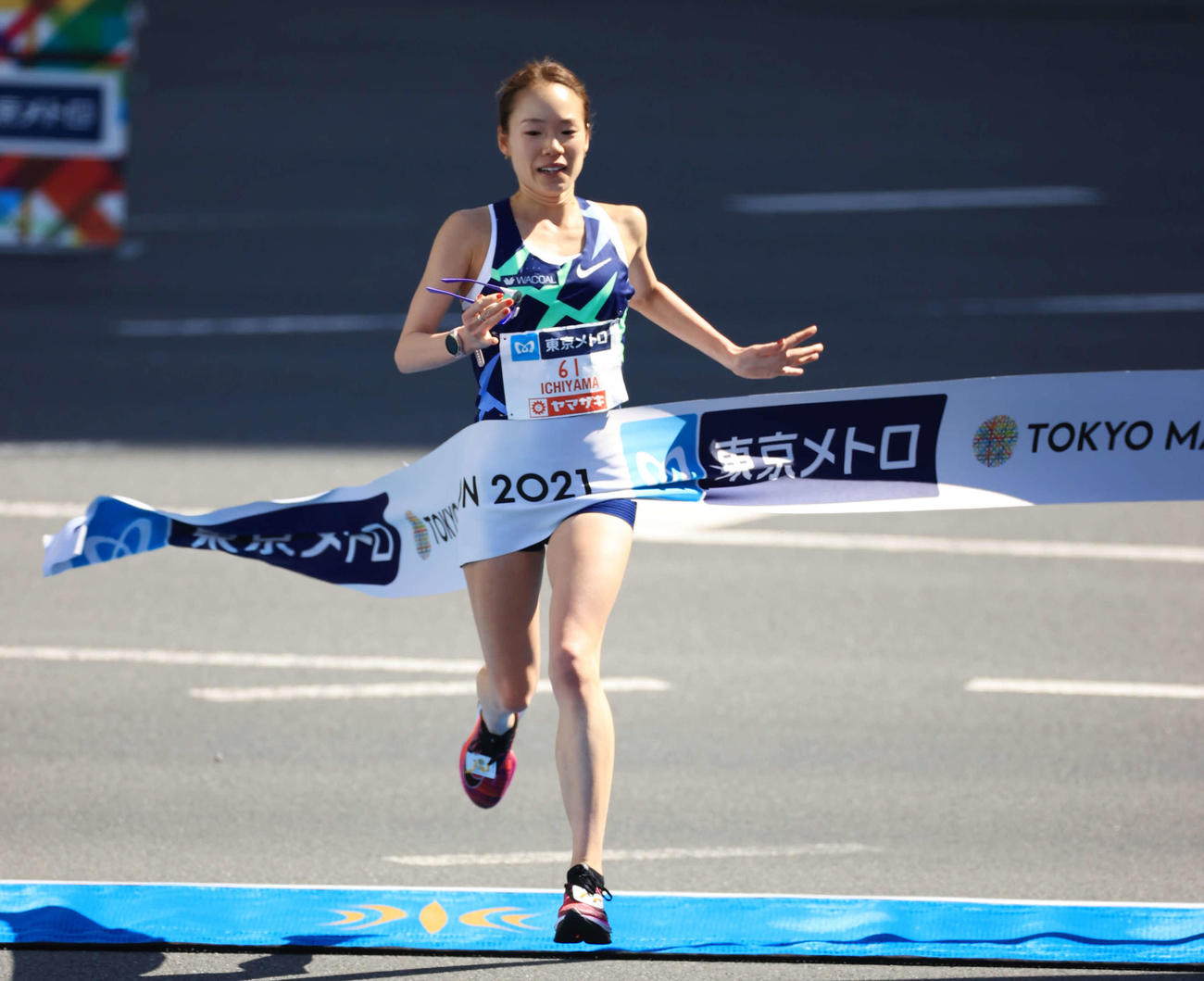 女子マラソン　日本勢トップの6位でゴールする一山（代表撮影）