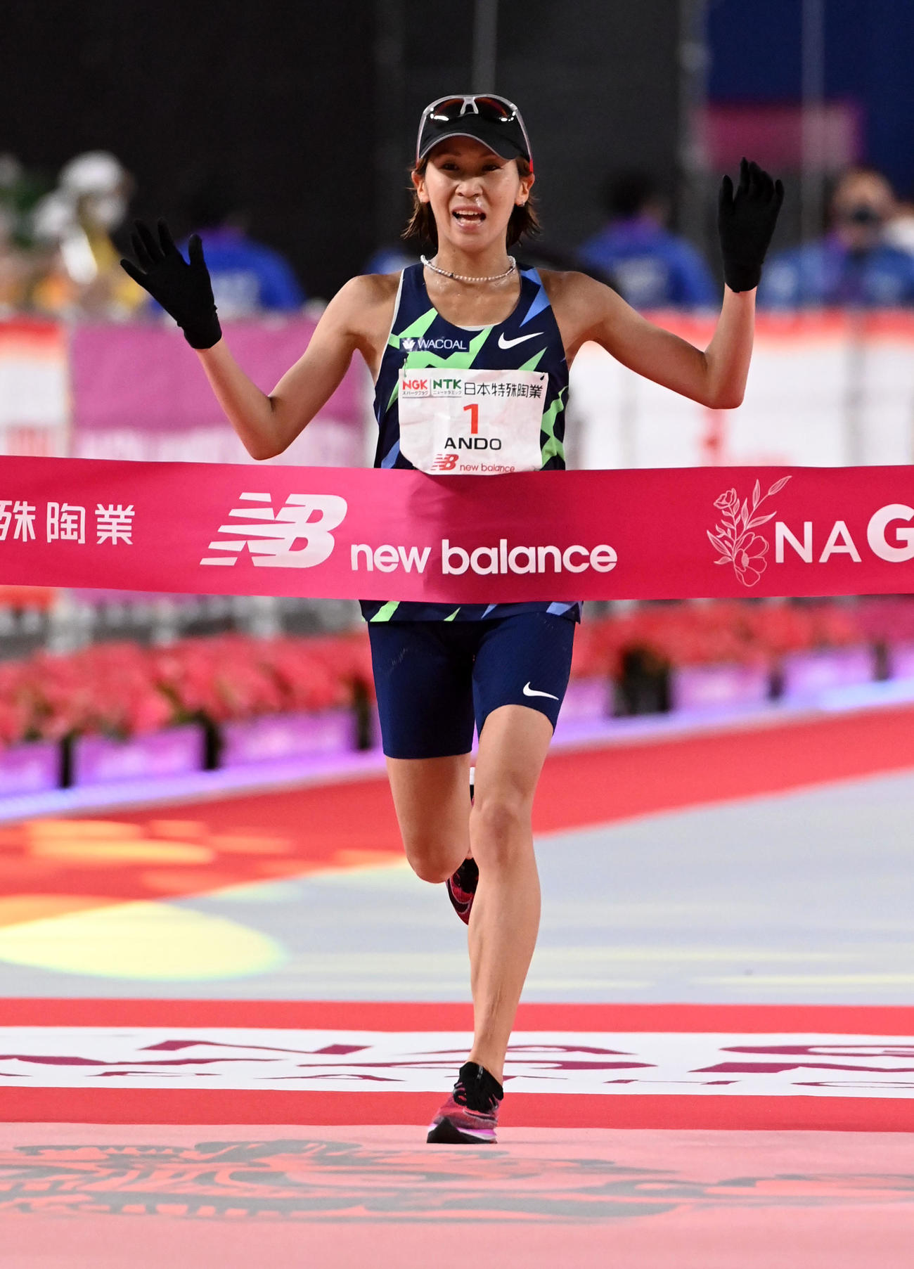 日本人トップの3位でゴールする安藤友香（撮影・前岡正明）