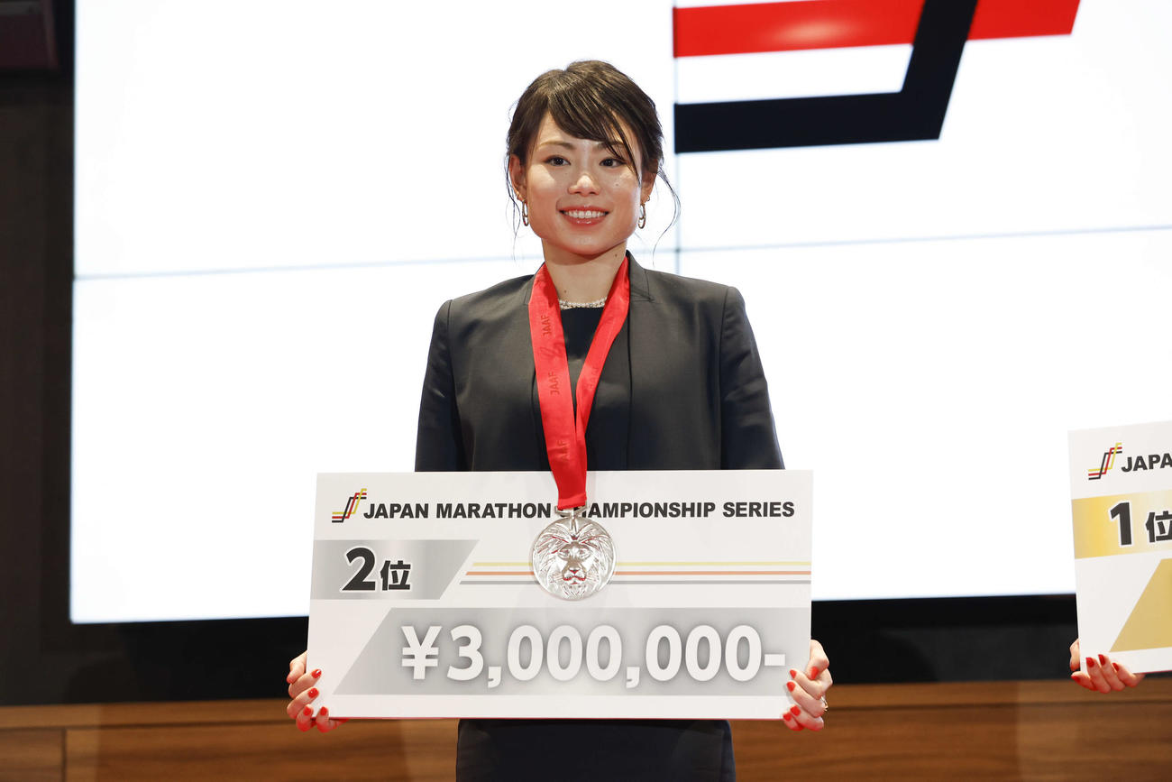 JMCシリーズ・シリーズ1の表彰式に出席した女子2位の松田瑞生（写真提供：日本陸上競技連盟／フォート・キシモト）