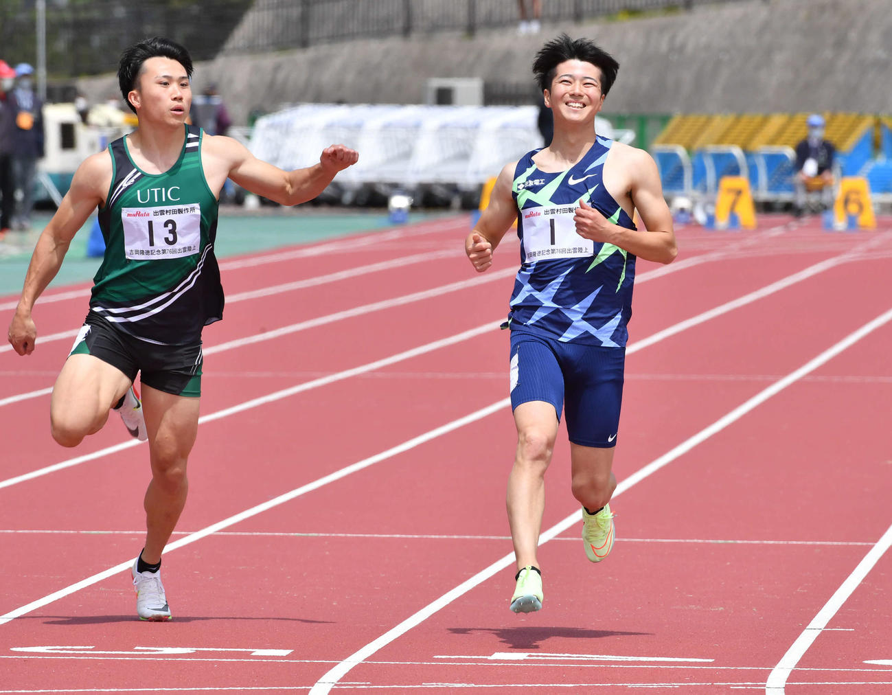 YOSHIOKAスプリント男子100メートル予選　笑顔でゴールする多田（右）（撮影・岩下翔太）