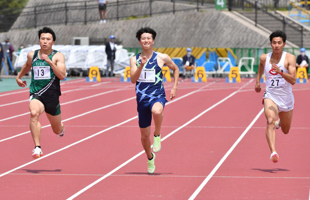 YOSHIOKAスプリント男子100メートル予選　多田（中央）は1着で決勝に進出する（撮影・岩下翔太）