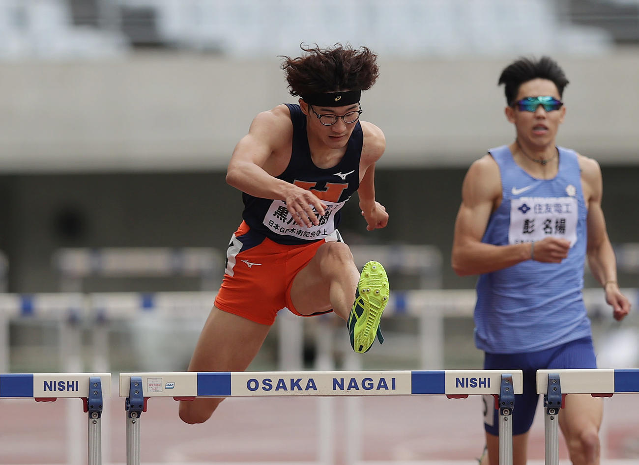 48秒90で優勝した黒川（左）（撮影・前田充）