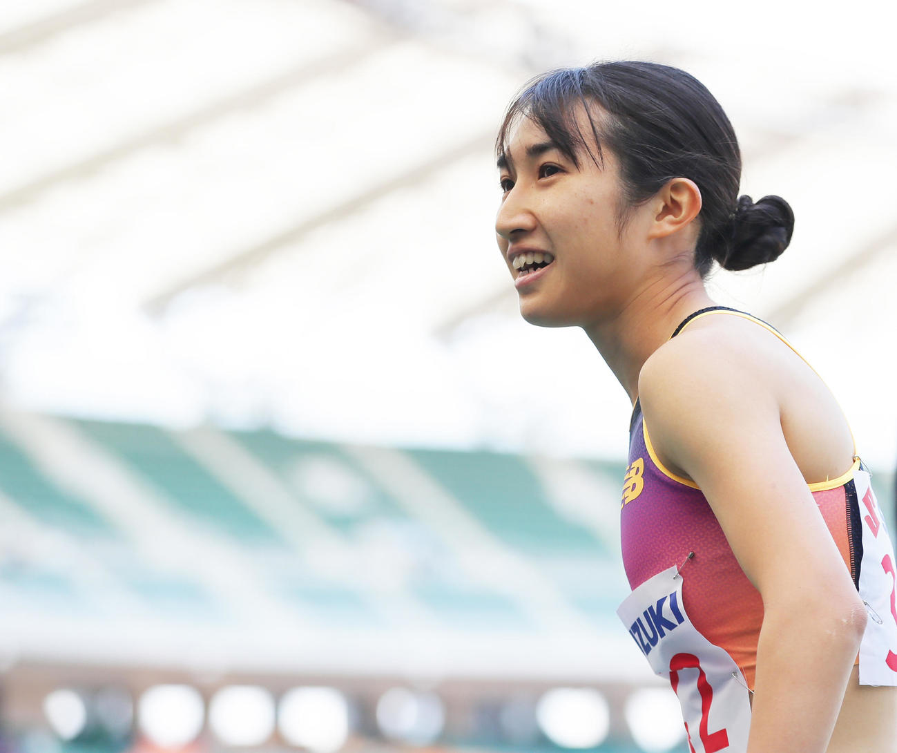 女子800メートルタイムレースで優勝し笑顔を見せる田中（撮影・足立雅史）