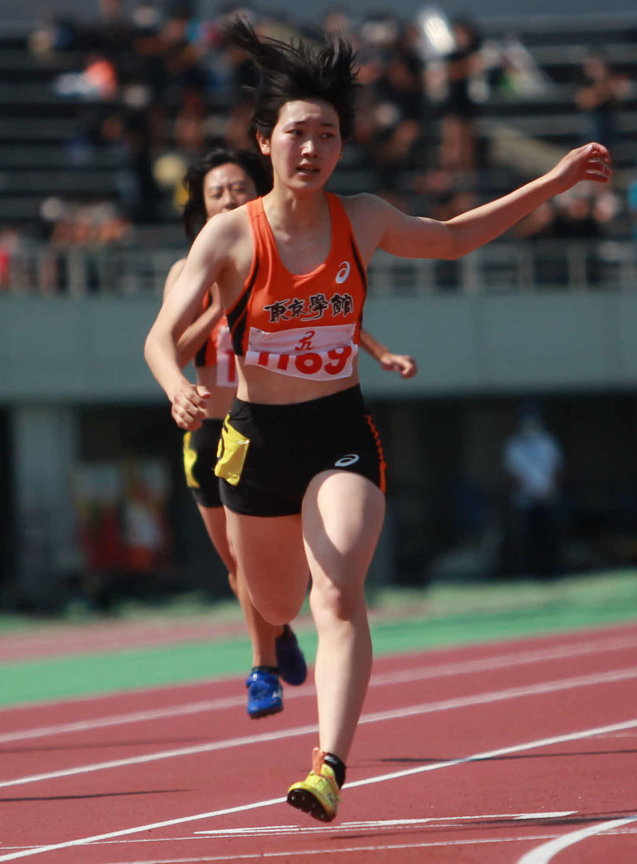 女子200メートルで優勝した中倉は400メートルと合わせて2冠