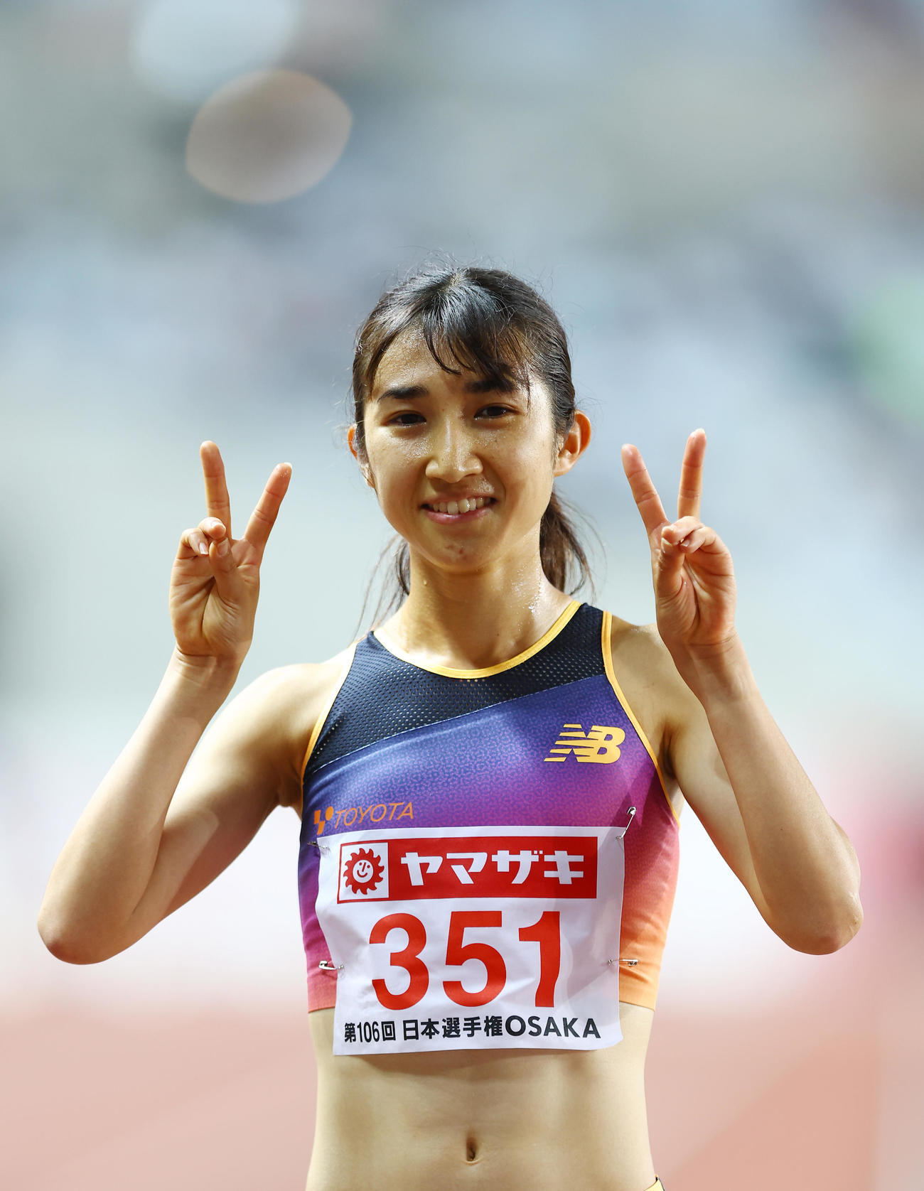 女子1500メートル決勝を制しポーズを決める田中（撮影・垰建太）