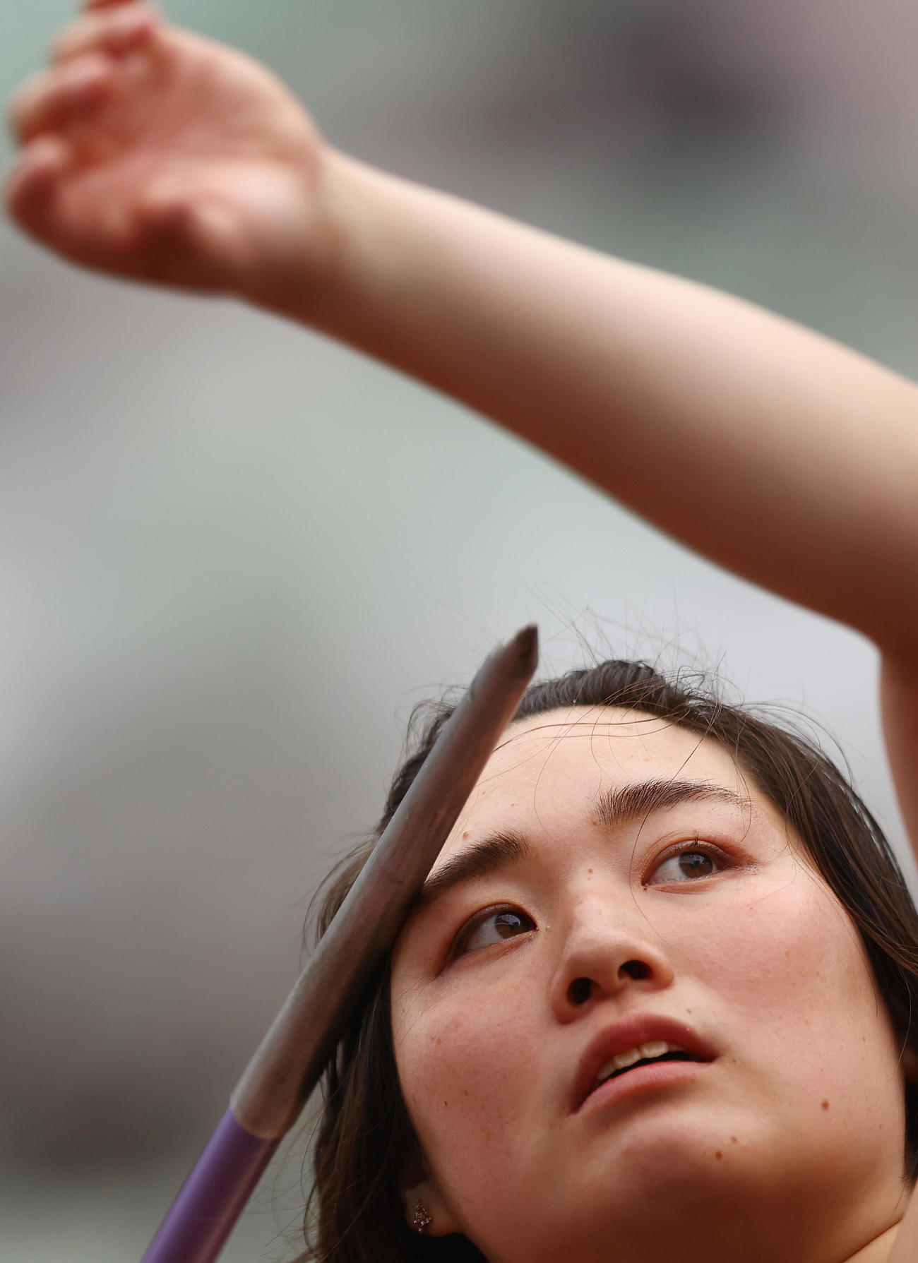 女子やり投げ決勝、やりを手にイメージする北口（撮影・垰建太）