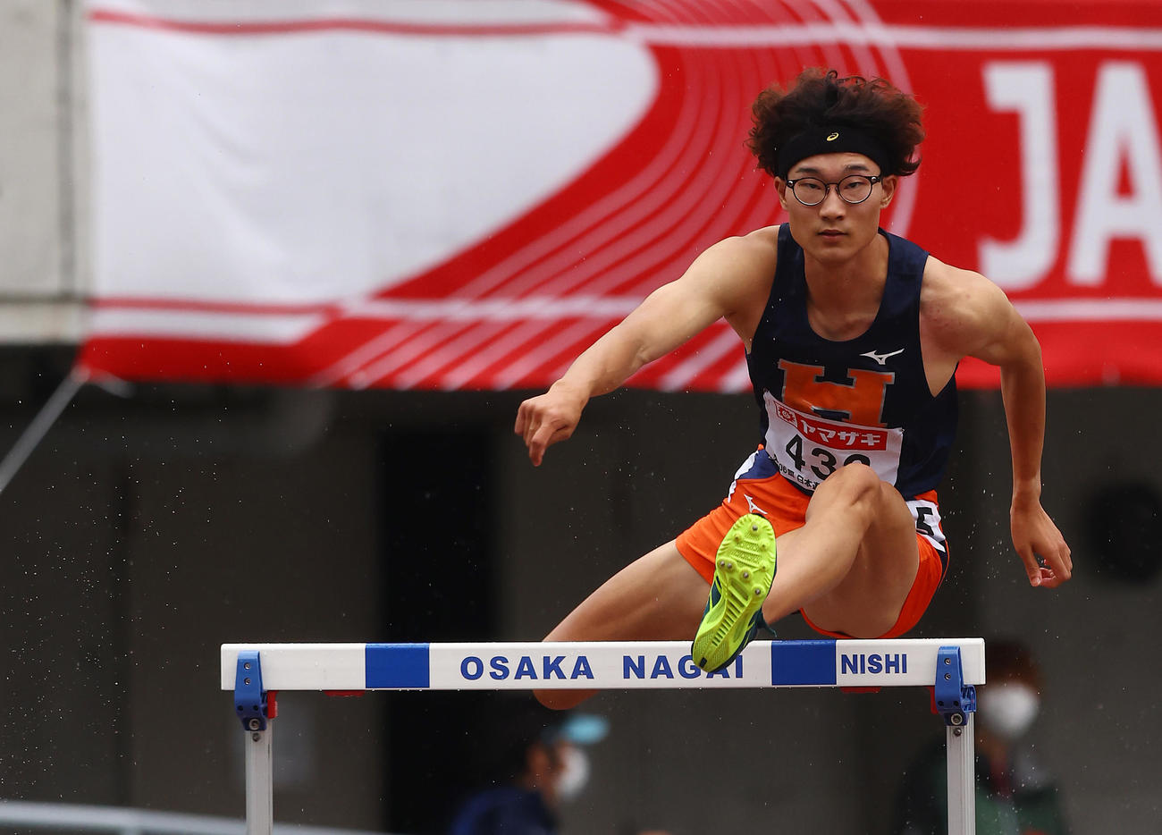 男子400メートル障害決勝、力走する黒川（撮影・垰建太）