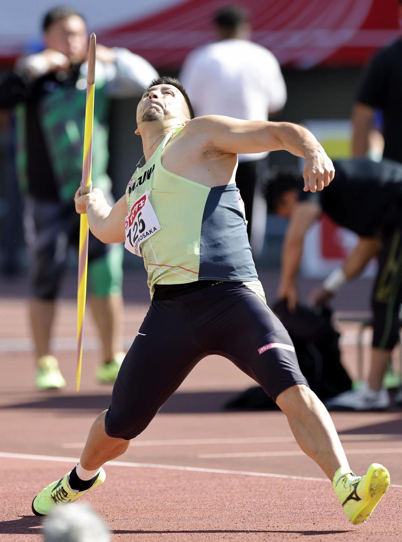 男子やり投げ　81 メートル 02で優勝したディーン元気（共同）