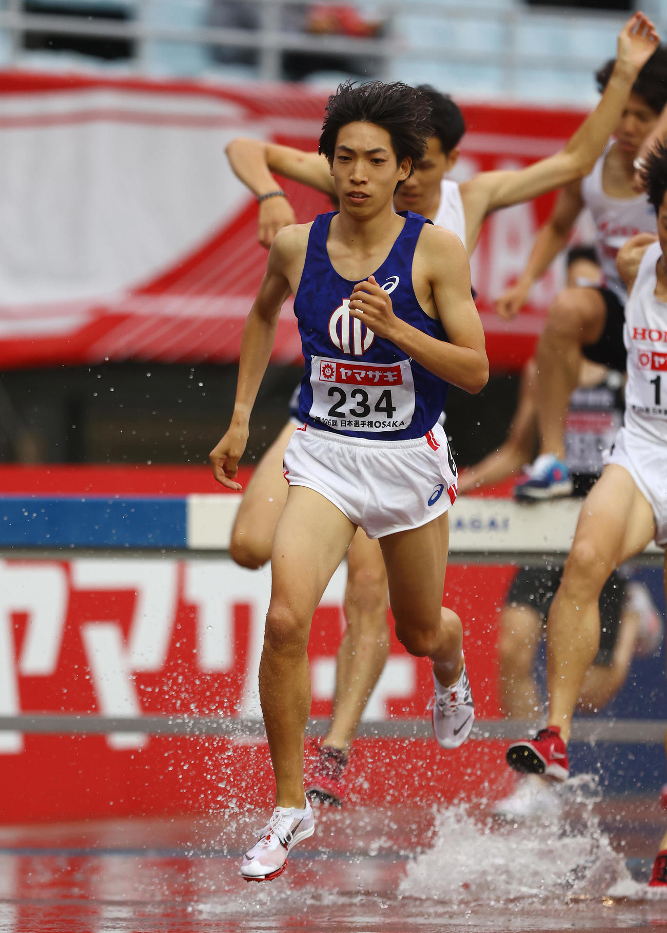 6月11日、男子3000メートル障害決勝で力走する三浦（撮影・垰建太）