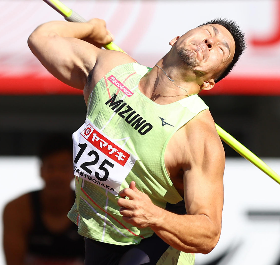 男子やり投げ決勝、力投するディーン（撮影・垰建太）