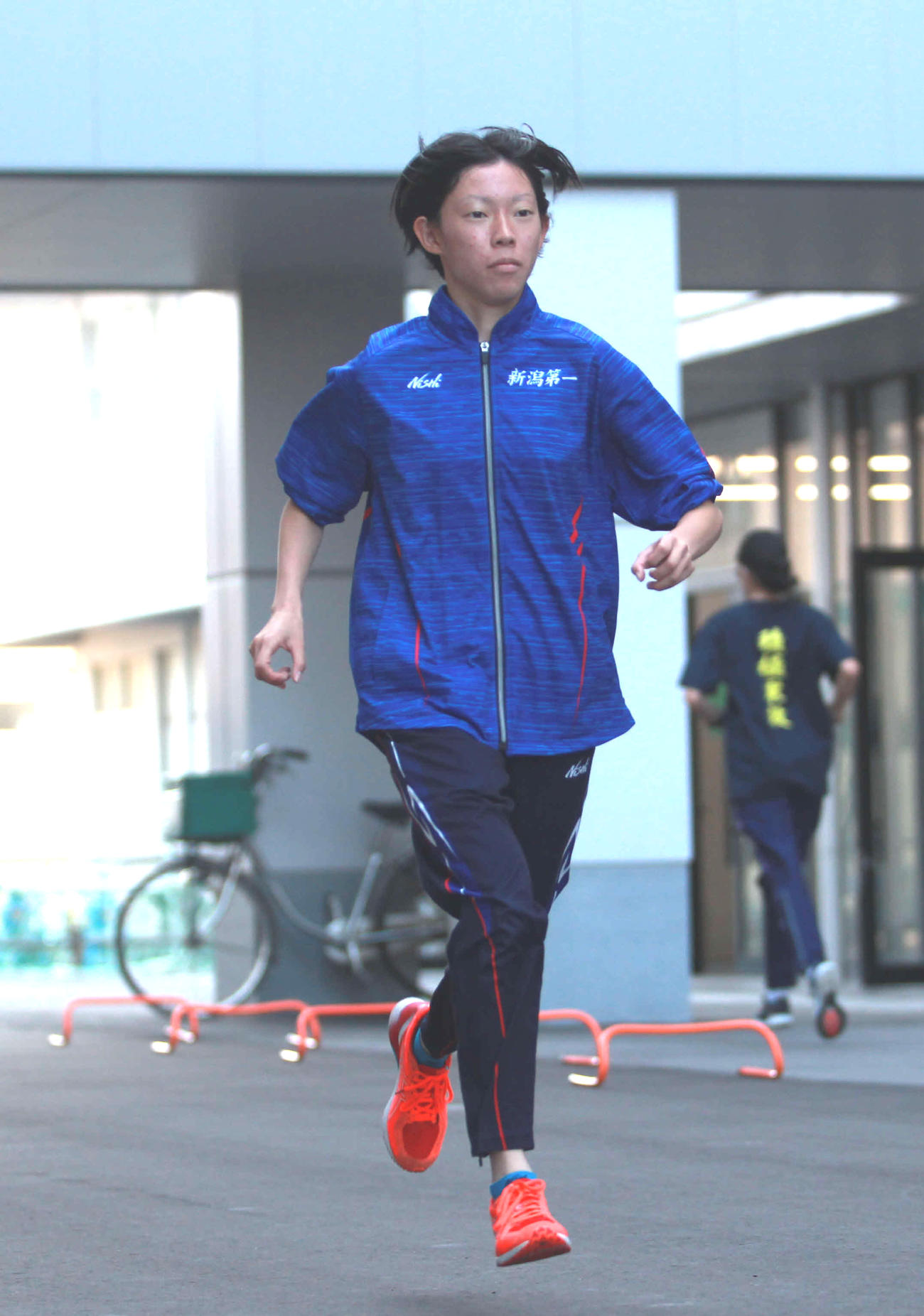 黙々と走る鈴木
