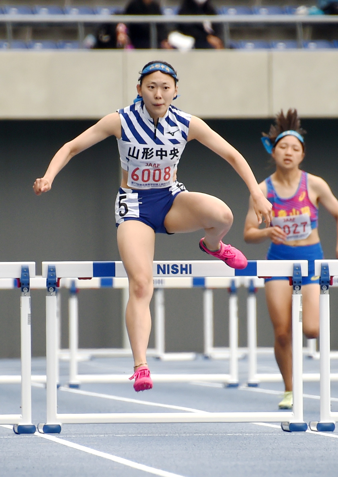 女子400メートル障害を大会新記録で優勝した山形中央・柏倉
