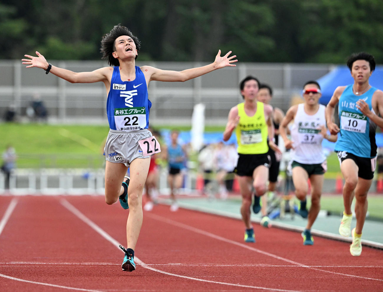 男子10000メートル　1組　28分55秒63で1位の東海大吉田響（撮影・たえ見朱実）