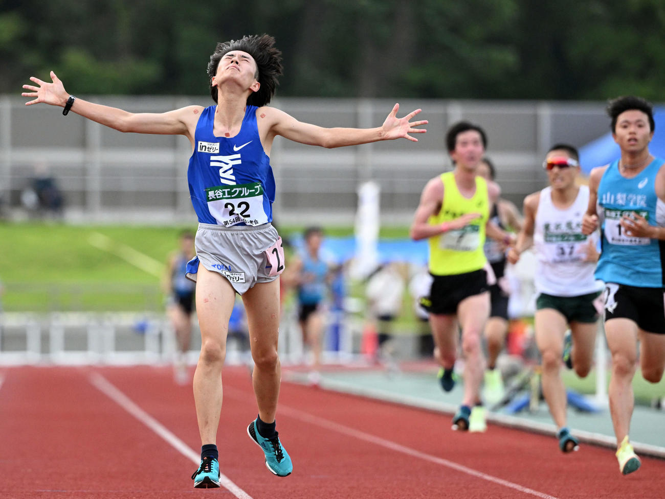 男子10000メートル　1組　28分55秒63で1位の東海大吉田響（撮影・たえ見朱実）