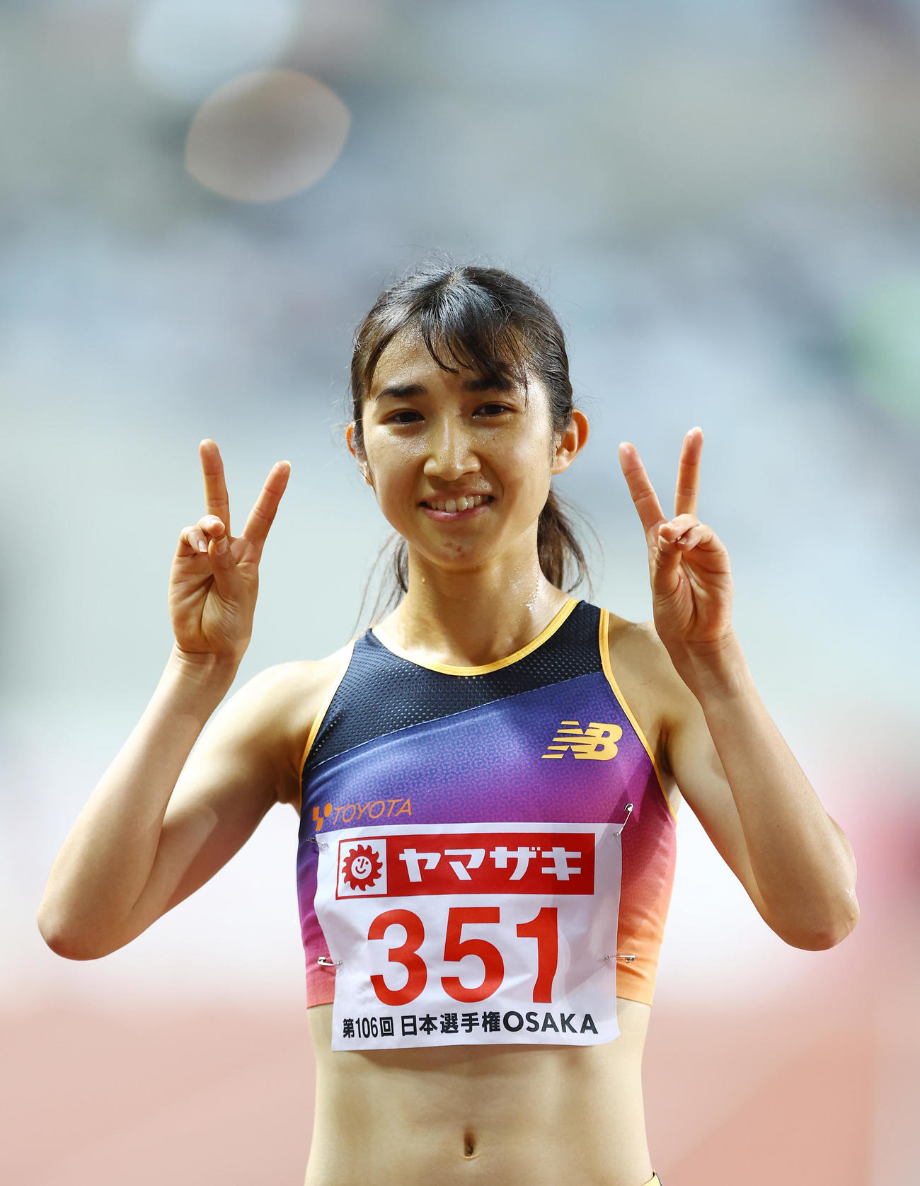 陸上日本選手権兼世界選手権代表選考会　第2日　女子1500メートル決勝　決勝を制しポーズを決める田中希実（2022年6月10日撮影）